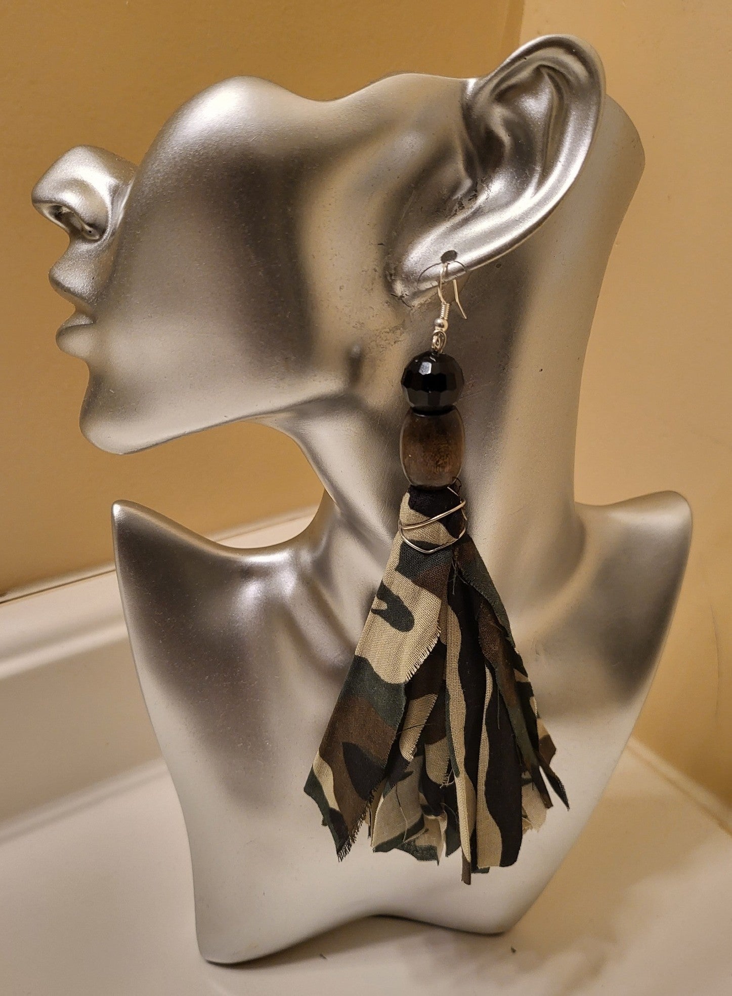 CAMO FRINGE EARRING WITH WIRE