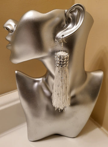 WHITE FRINGE SEQUENCE EARRINGS