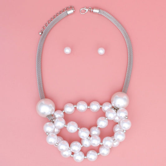 Bib Modern-Meets-Classic White Pearl Necklace